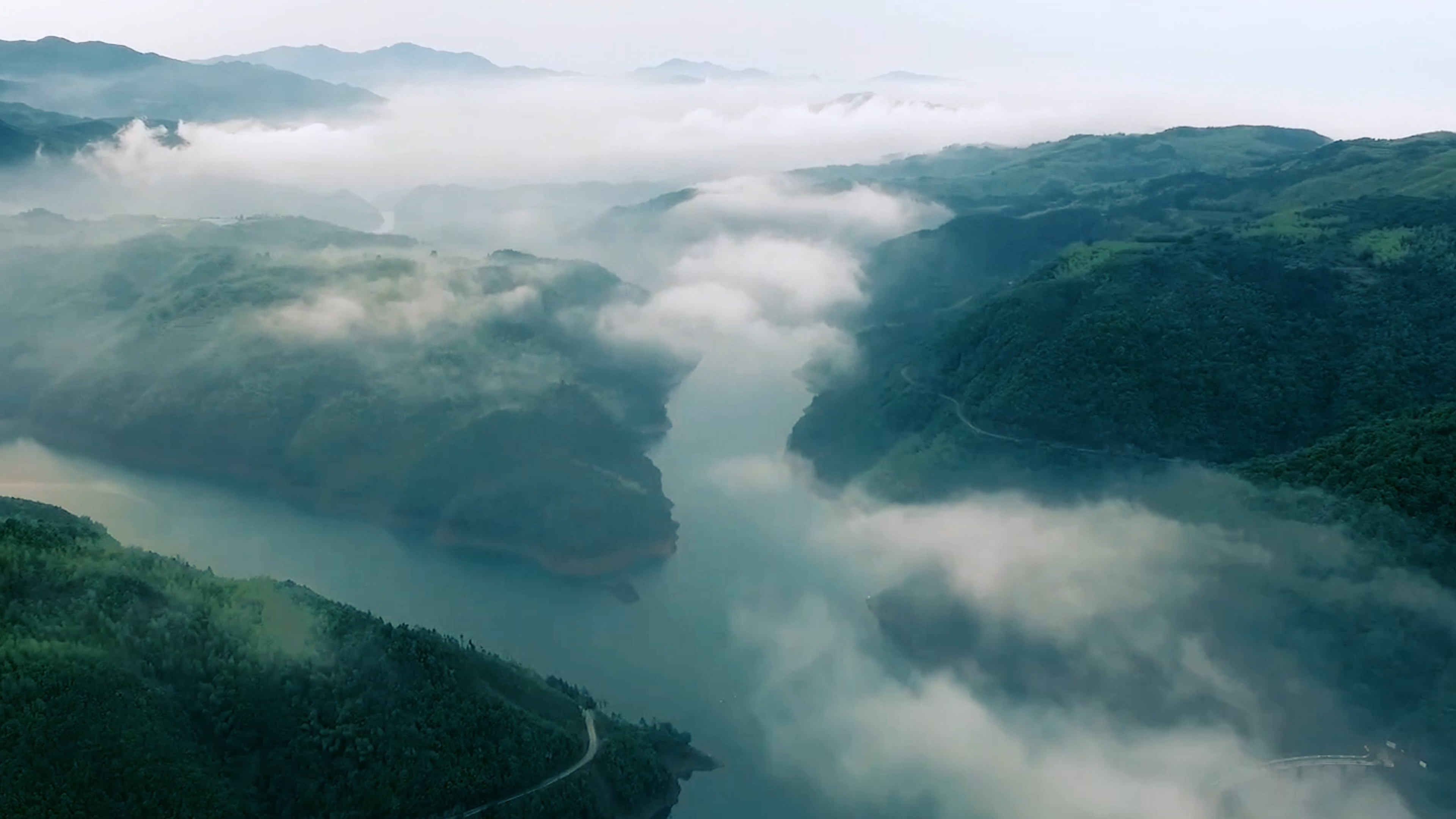 推动企业绿色治理，，，，，，，推进生态文明建设